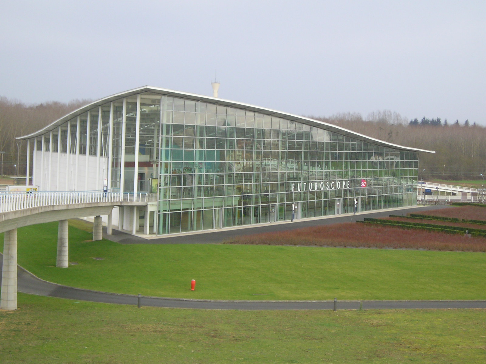 gare du futuroscope de poitiers